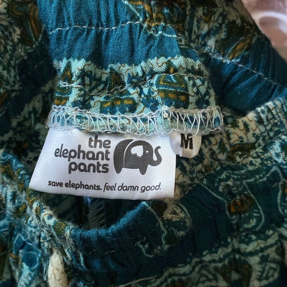 Women’s elephant printed shorts size M - Picture 3 of 3